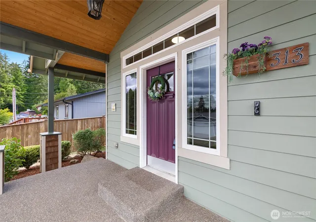 Photo 3 of Single family home for sale at 313 Grandview Ave, Shelton, WA 98584 | MLS# NWM2566332 | Listing updated on 2026-09-23