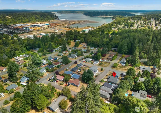 Photo 3 of Single family home for sale at 313 Grandview Ave, Shelton, WA 98584 | MLS# NWM2566332 | Listing updated on 2026-09-23