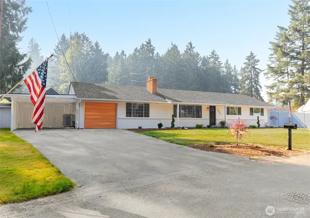 Photo 2 of Sale Pending at 10002 Woodlawn Pl Sw, Lakewood, WA 98498 | MLS# NWM2566508 | Listing updated on 2026-09-28