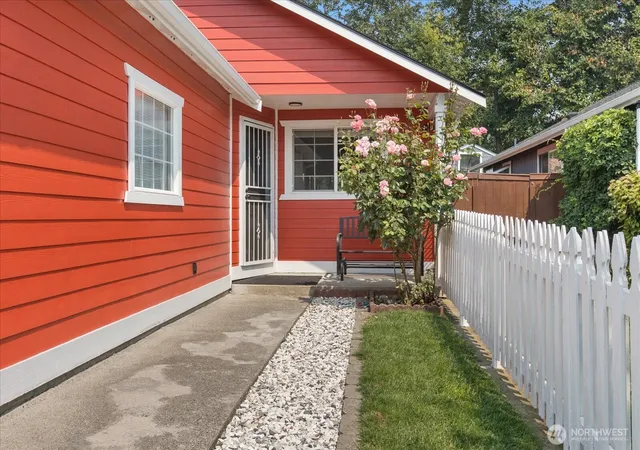 Photo 2 of Single family home for sale at 5805 105th Place Ne, Marysville, WA 98270 | MLS# NWM2566526 | Listing updated on 2026-09-23