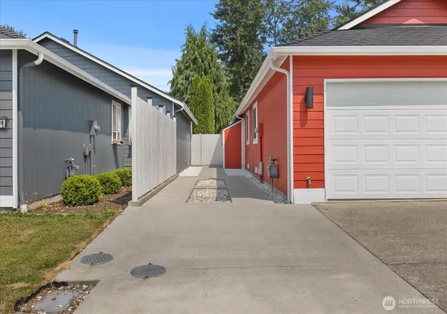 Photo 3 of Single family home for sale at 5805 105th Place Ne, Marysville, WA 98270 | MLS# NWM2566526 | Listing updated on 2026-09-23