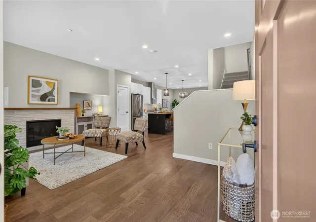 Photo 2 of Townhouse for sale at 1078 Cabin Crk Ln Sw, Issaquah, WA 98027 | MLS# NWM2566528 | Listing updated on 2026-09-29