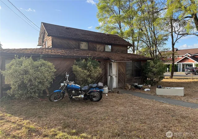Photo 4 of Single family home for sale at 303 Peterson St S, Roy, WA 98580 | MLS# NWM2566542 | Listing updated on 2026-09-23