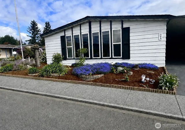 Photo 1 of Manufactured home for sale at 201 Union Ave Se #193, Renton, WA 98059 | MLS# NWM2566653 | Listing updated on 2026-10-03