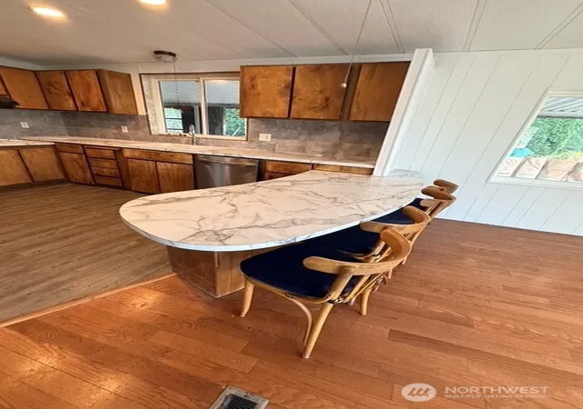 Photo 3 of Manufactured home for sale at 201 Union Ave Se #193, Renton, WA 98059 | MLS# NWM2566653 | Listing updated on 2026-10-03