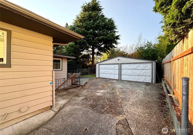 Photo 3 of Single family home for sale at 1706 N 50th Street, Seattle, WA 98103 | MLS# NWM2566679 | Listing updated on 2026-09-23