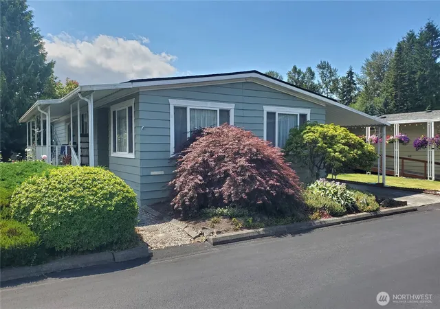Photo 2 of Manufactured home for sale at 620 112th St Se #144, Everett, WA 98208 | MLS# NWM2566744 | Listing updated on 2026-09-19