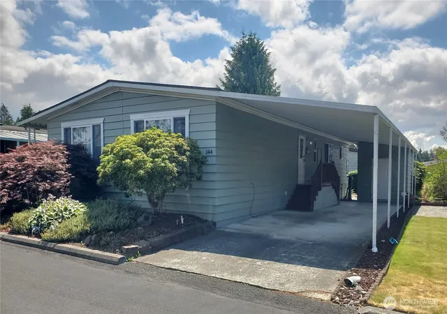 Photo 3 of Manufactured home for sale at 620 112th St Se #144, Everett, WA 98208 | MLS# NWM2566744 | Listing updated on 2026-09-19