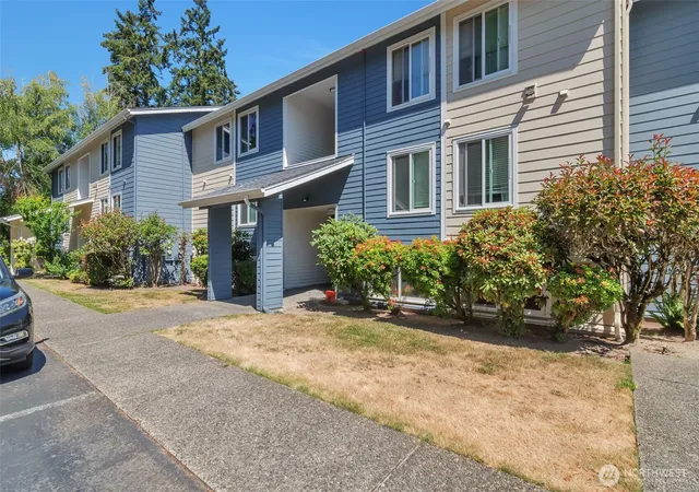 Photo 1 of Condo for sale at 4183 W Lake Sammamish Pkwy Se #B104, Bellevue, WA 98008 | MLS# NWM2566761 | Listing updated on 2026-09-23