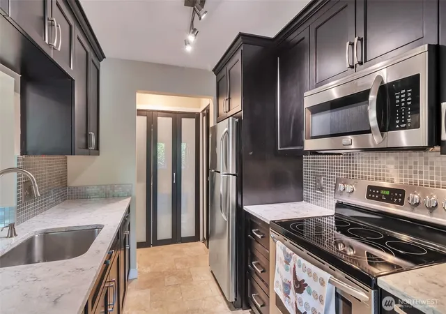 Photo 4 of Condo for sale at 4183 W Lake Sammamish Pkwy SE #B104, Bellevue, WA 98008 | MLS# NWM2566761 | Listing updated on 2026-09-23