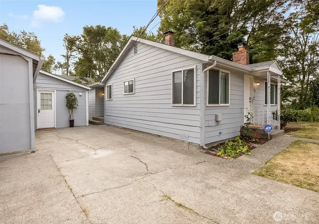 Photo 3 of Single family home for sale at 9201 36 Avenue S, Seattle, WA 98118 | MLS# NWM2566775 | Listing updated on 2026-09-23