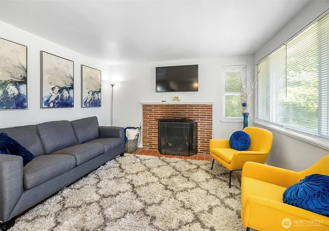 Photo 3 of Single family home for sale at 9201 36 Avenue S, Seattle, WA 98118 | MLS# NWM2566775 | Listing updated on 2026-09-23