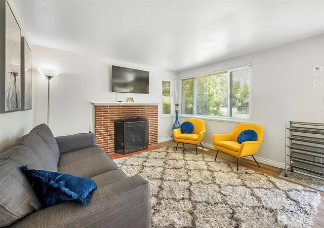 Photo 4 of Single family home for sale at 9201 36 Avenue S, Seattle, WA 98118 | MLS# NWM2566775 | Listing updated on 2026-09-23