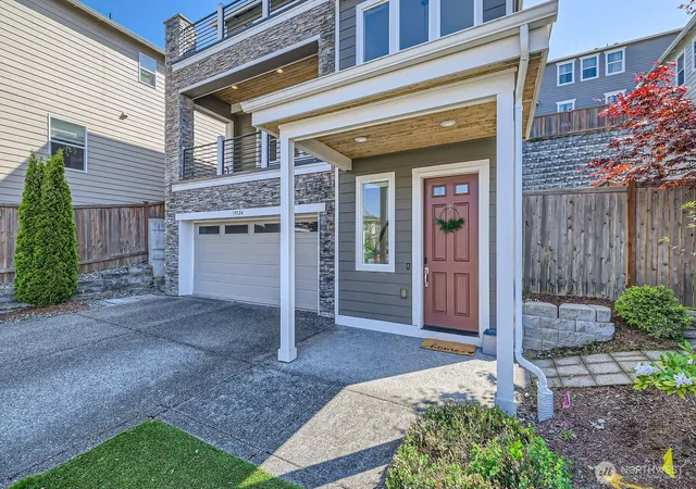 Photo 3 of Single family home for sale at 19524 81st Place Ne, Kenmore, WA 98028 | MLS# NWM2566843 | Listing updated on 2026-09-23