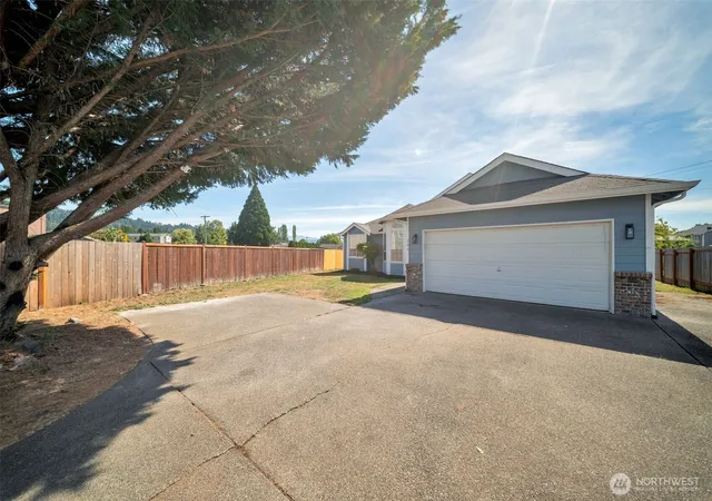 Photo 2 of Single family home for sale at 304 Eldredge Ct Nw, Orting, WA 98360 | MLS# NWM2566923 | Listing updated on 2026-09-23