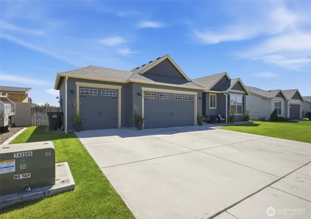 Photo 3 of Sale Pending at 4713 W Wren, Moses Lake, WA 98837 | MLS# NWM2566949 | Listing updated on 2026-09-21
