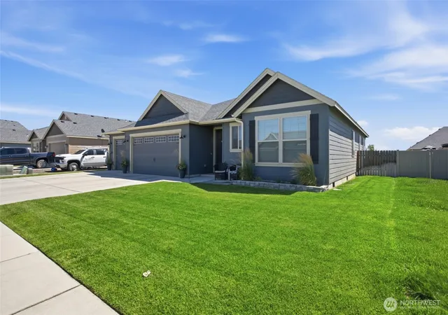 Photo 3 of Sale Pending at 4713 W Wren, Moses Lake, WA 98837 | MLS# NWM2566949 | Listing updated on 2026-09-21
