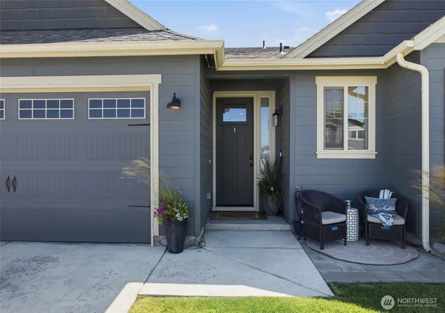 Photo 4 of Sale Pending at 4713 W Wren, Moses Lake, WA 98837 | MLS# NWM2566949 | Listing updated on 2026-09-21