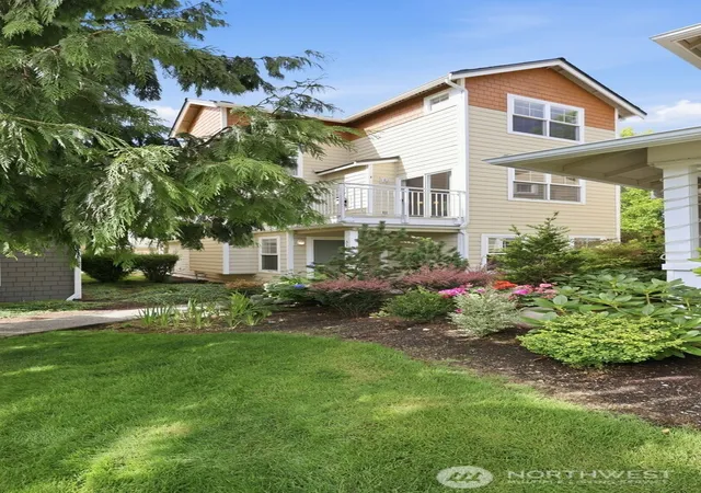 Photo 1 of Townhouse for sale at 515 225th Place Ne #33, Sammamish, WA 98074 | MLS# NWM2567020 | Listing updated on 2026-09-23