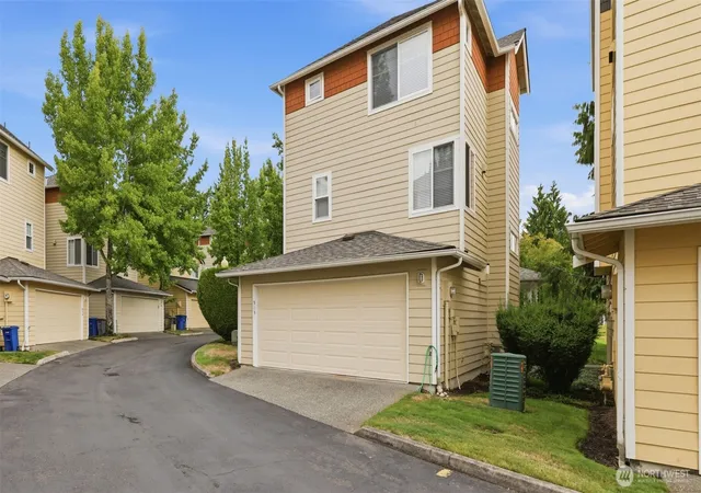 Photo 2 of Townhouse for sale at 515 225th Place Ne #33, Sammamish, WA 98074 | MLS# NWM2567020 | Listing updated on 2026-09-23