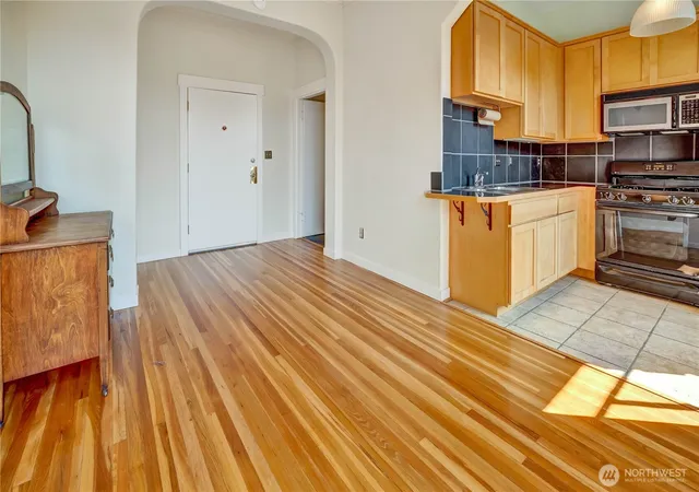 Photo 3 of Condo for sale at 22 John St #5, Seattle, WA 98109 | MLS# NWM2567039 | Listing updated on 2026-09-23