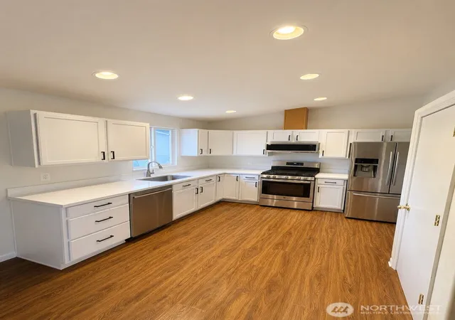 Photo 4 of Single family home for sale at 8330 9Th Pl Ne, Lake Stevens, WA 98258 | MLS# NWM2567130 | Listing updated on 2026-09-30