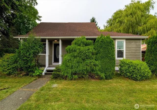 Photo 2 of Sale Pending at 811 Nooksack Ave, Nooksack, WA 98276 | MLS# NWM2567159 | Listing updated on 2026-09-28