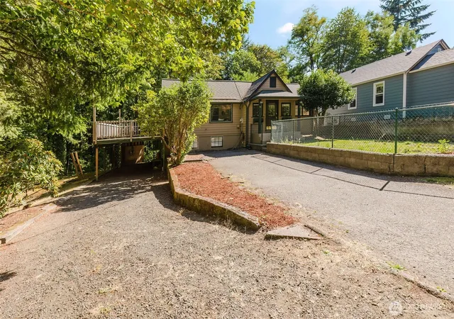 Photo 2 of Single family home for sale at 918 Taylor St E, Port Orchard, WA 98366 | MLS# NWM2567183 | Listing updated on 2026-09-16