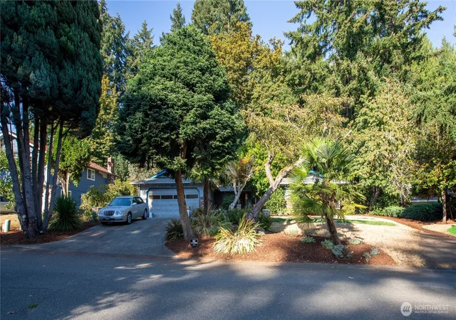 Photo 3 of Single family home for sale at 6411 Sierra Dr Se, Lacey, WA 98503 | MLS# NWM2567187 | Listing updated on 2026-09-23