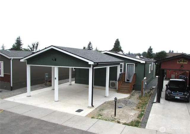 Photo 3 of Manufactured home for sale at 4424 84th Street Ne #8, Marysville, WA 98270 | MLS# NWM2567239 | Listing updated on 2026-09-23