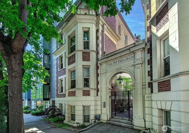 Photo 4 of Condo for sale at 125 Warren Ave N #J, Seattle, WA 98109 | MLS# NWM2567282 | Listing updated on 2026-09-23