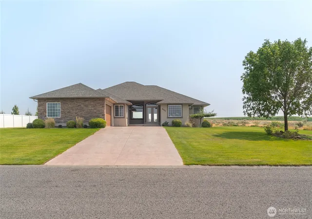 Photo 2 of Single family home for sale at 8071 Dune Lake Rd Se, Moses Lake, WA 98837 | MLS# NWM2567288 | Listing updated on 2026-10-02