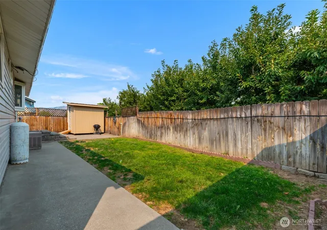 Photo 4 of Single family home for sale at 2207 Grant Rd, East Wenatchee, WA 98802 | MLS# NWM2567384 | Listing updated on 2026-09-27