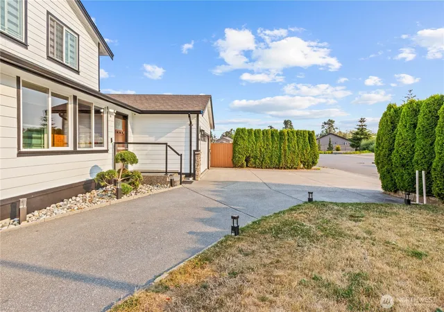 Photo 4 of Single family home for sale at 6098 Pacific Hts Dr, Ferndale, WA 98248 | MLS# NWM2567462 | Listing updated on 2026-09-23
