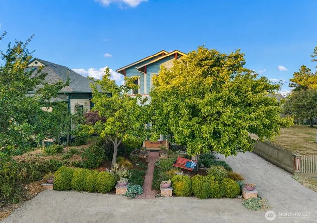 Photo 3 of Single family home for sale at 530 Adams St, Port Townsend, WA 98368 | MLS# NWM2567471 | Listing updated on 2026-09-28
