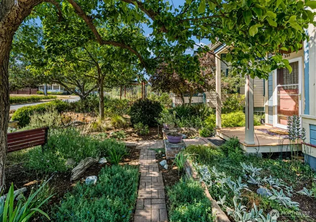 Photo 3 of Single family home for sale at 530 Adams St, Port Townsend, WA 98368 | MLS# NWM2567471 | Listing updated on 2026-09-28