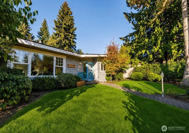 Photo 1 of Single family home for sale at 10648 Ne 47th Place, Kirkland, WA 98033 | MLS# NWM2567557 | Listing updated on 2026-09-23