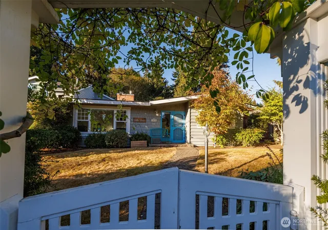 Photo 2 of Single family home for sale at 10648 Ne 47th Place, Kirkland, WA 98033 | MLS# NWM2567557 | Listing updated on 2026-09-23