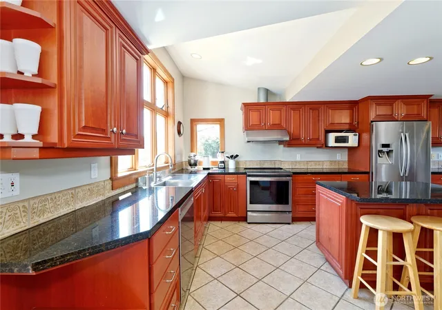 Photo 4 of Sale Pending at 1012 Evergreen Dr, Bellevue, WA 98004 | MLS# NWM2567559 | Listing updated on 2026-09-11