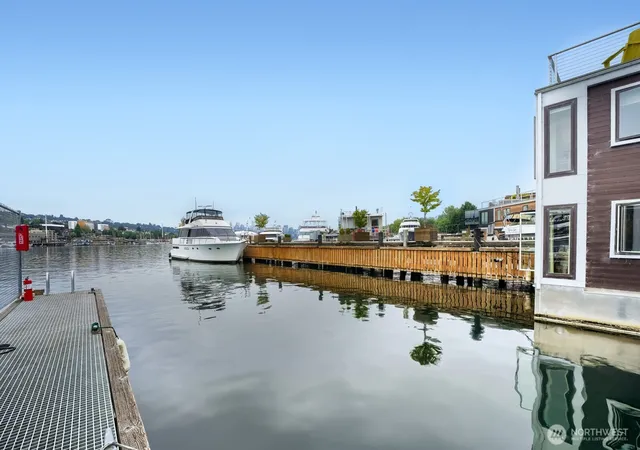 Photo 3 of Land for sale at 2309 N Northlake Way #16, Seattle, WA 98103 | MLS# NWM2567620 | Listing updated on 2026-09-23