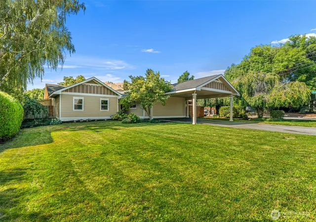 Photo 1 of Single family home for sale at 1225 Castlerock Ave, Wenatchee, WA 98801 | MLS# NWM2567636 | Listing updated on 2026-10-01