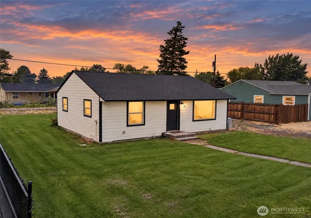 Photo 1 of Sale Pending at 11 Ivy St Ne, Ephrata, WA 98823 | MLS# NWM2567670 | Listing updated on 2026-09-14