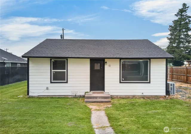 Photo 2 of Sale Pending at 11 Ivy St Ne, Ephrata, WA 98823 | MLS# NWM2567670 | Listing updated on 2026-09-14