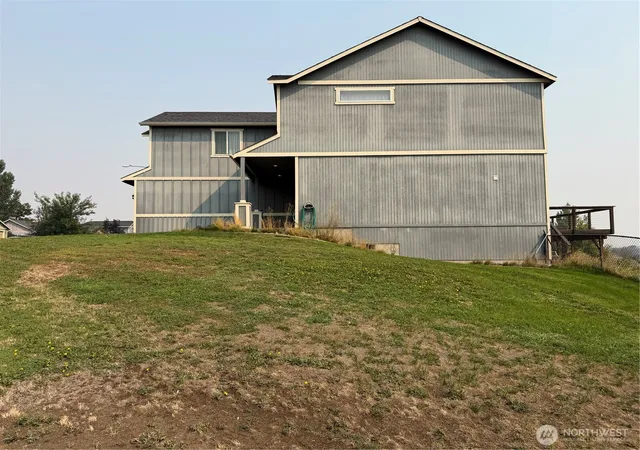 Photo 3 of Single family home for sale at 501 N Mississippi Dr, Moses Lake, WA 98837 | MLS# NWM2567705 | Listing updated on 2026-09-23