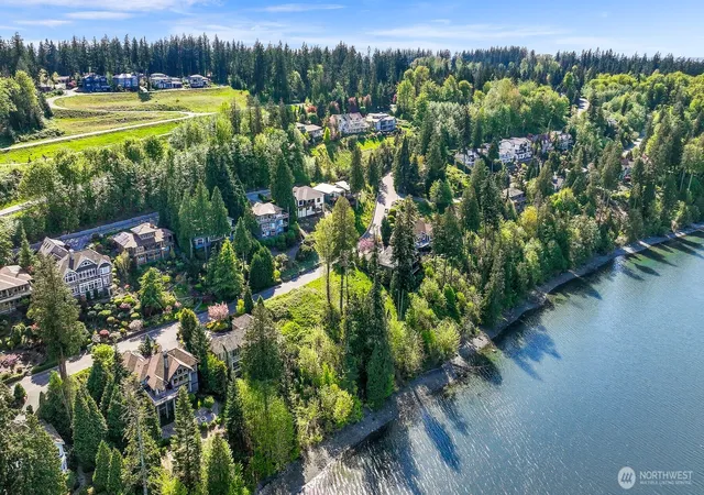 Photo 3 of Sale Pending at 5414 Night Heron Dr, Blaine, WA 98230 | MLS# NWM2567772 | Listing updated on 2026-09-14