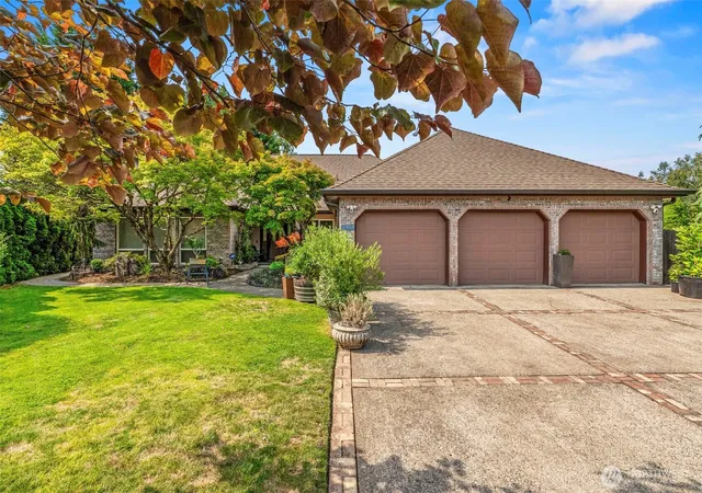 Photo 3 of Sale Pending at 1709 Nw 86th Way, Vancouver, WA 98665 | MLS# NWM2567822 | Listing updated on 2026-09-25