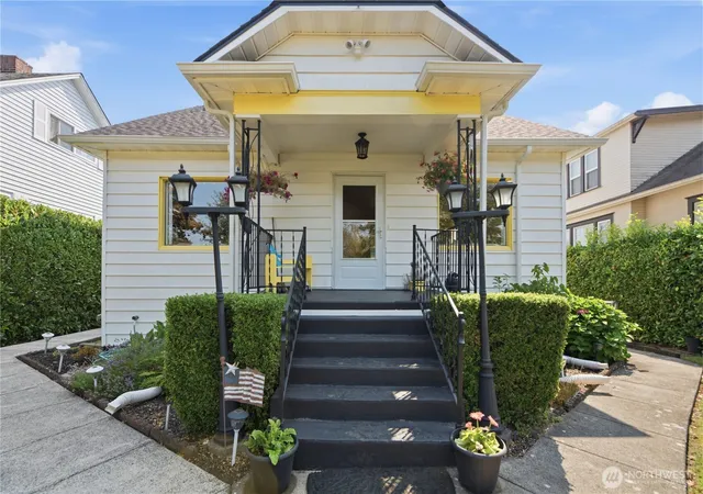 Photo 3 of Single family home for sale at 1515 Lombard Ave, Everett, WA 98201 | MLS# NWM2568065 | Listing updated on 2026-09-24