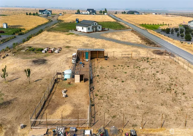 Photo 3 of Single family home for sale at 3277 Rd 109 Nw, Ephrata, WA 98823 | MLS# NWM2568067 | Listing updated on 2026-10-02