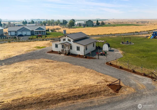 Photo 3 of Single family home for sale at 3277 Rd 109 NW, Ephrata, WA 98823 | MLS# NWM2568067 | Listing updated on 2026-10-02