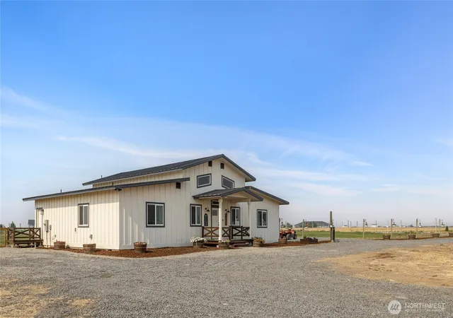 Photo 4 of Single family home for sale at 3277 Rd 109 NW, Ephrata, WA 98823 | MLS# NWM2568067 | Listing updated on 2026-10-02